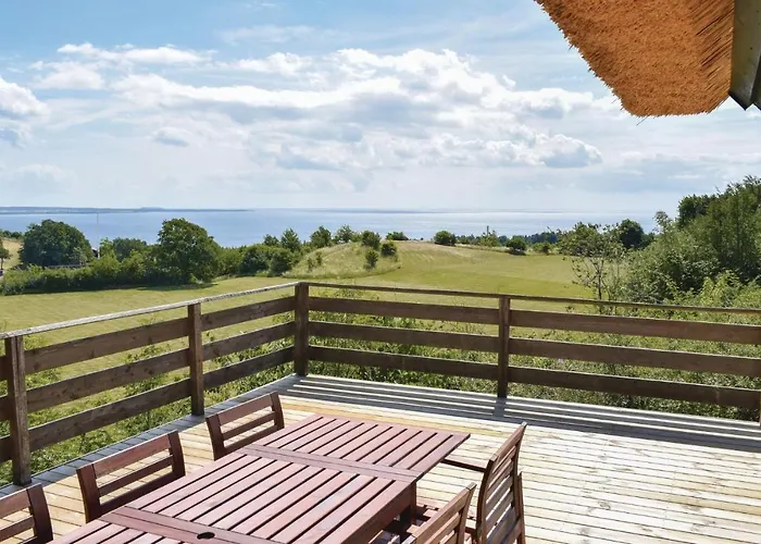Three-bedroom In Holiday home